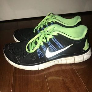 Women’s Nike sneakers, size 8